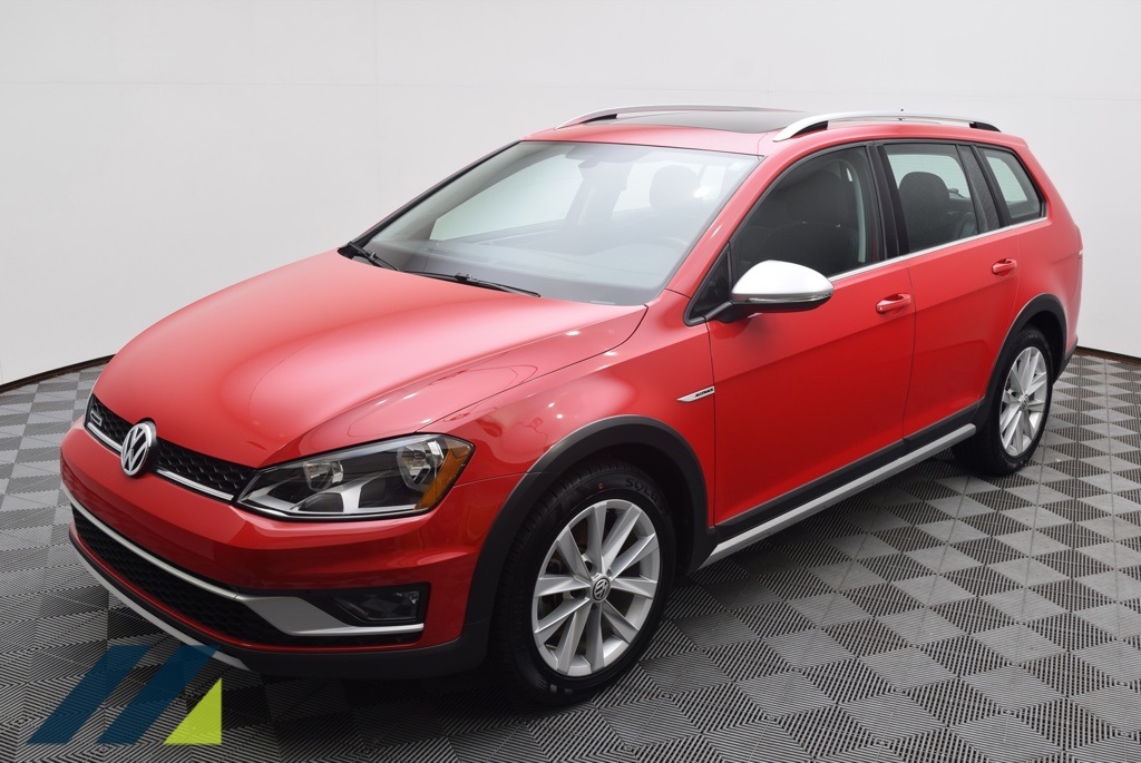 Certified Pre-Owned 2017 Volkswagen Golf Alltrack TSI SE 4Motion 4D ...